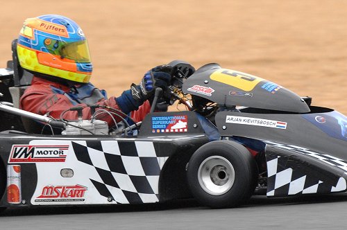 Arjan Kievitsbosch op de MS Superkart van Jan Cramer naar het podium